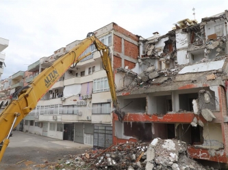 Abriss gefährlicher Gebäude in Alanya